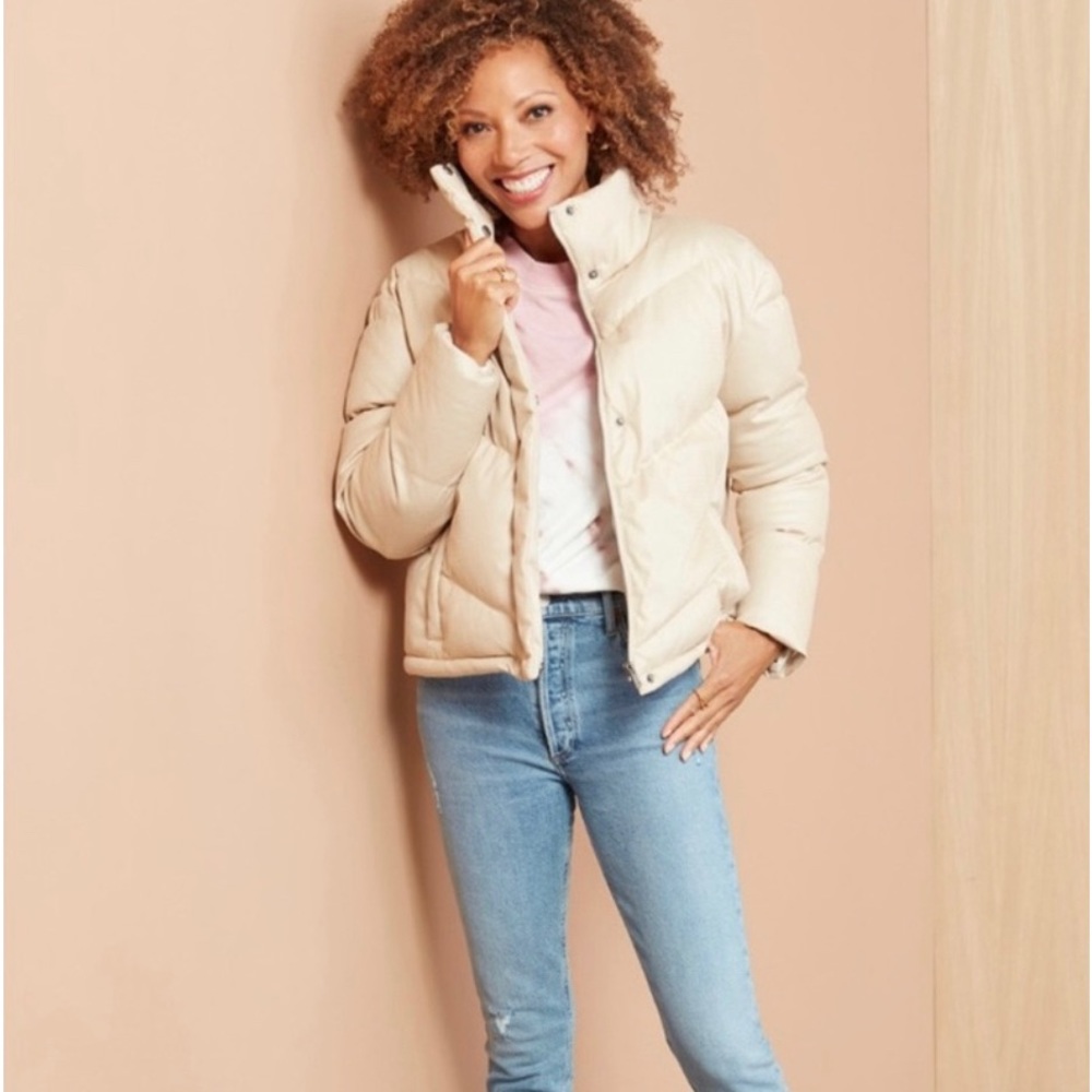 BB DAKOTA ANSWER MY LAYER PUFFER SIZE
MEDIUM WORN ONCE COLOR IS TAUPE...